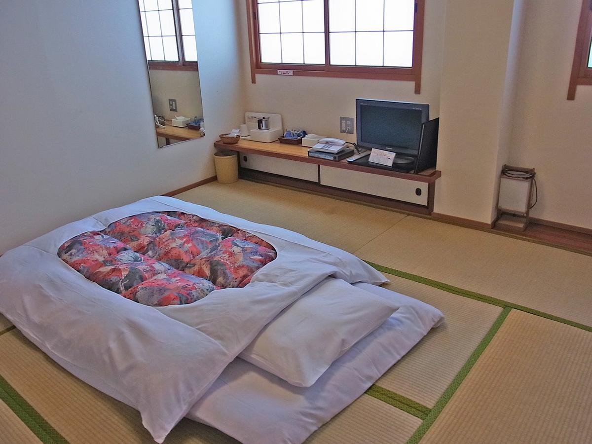 Hotel Ohta Ozu  Buitenkant foto