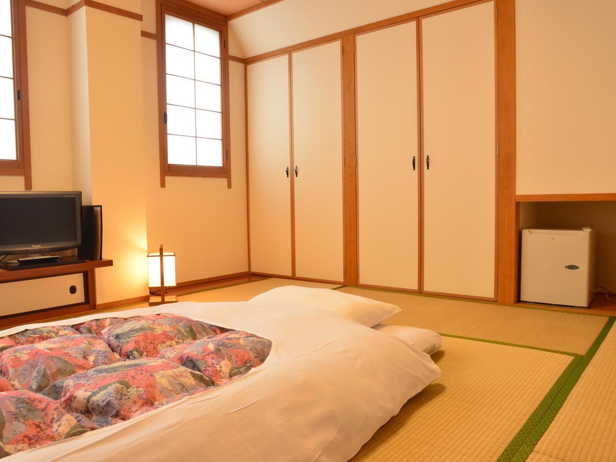 Hotel Ohta Ozu  Buitenkant foto
